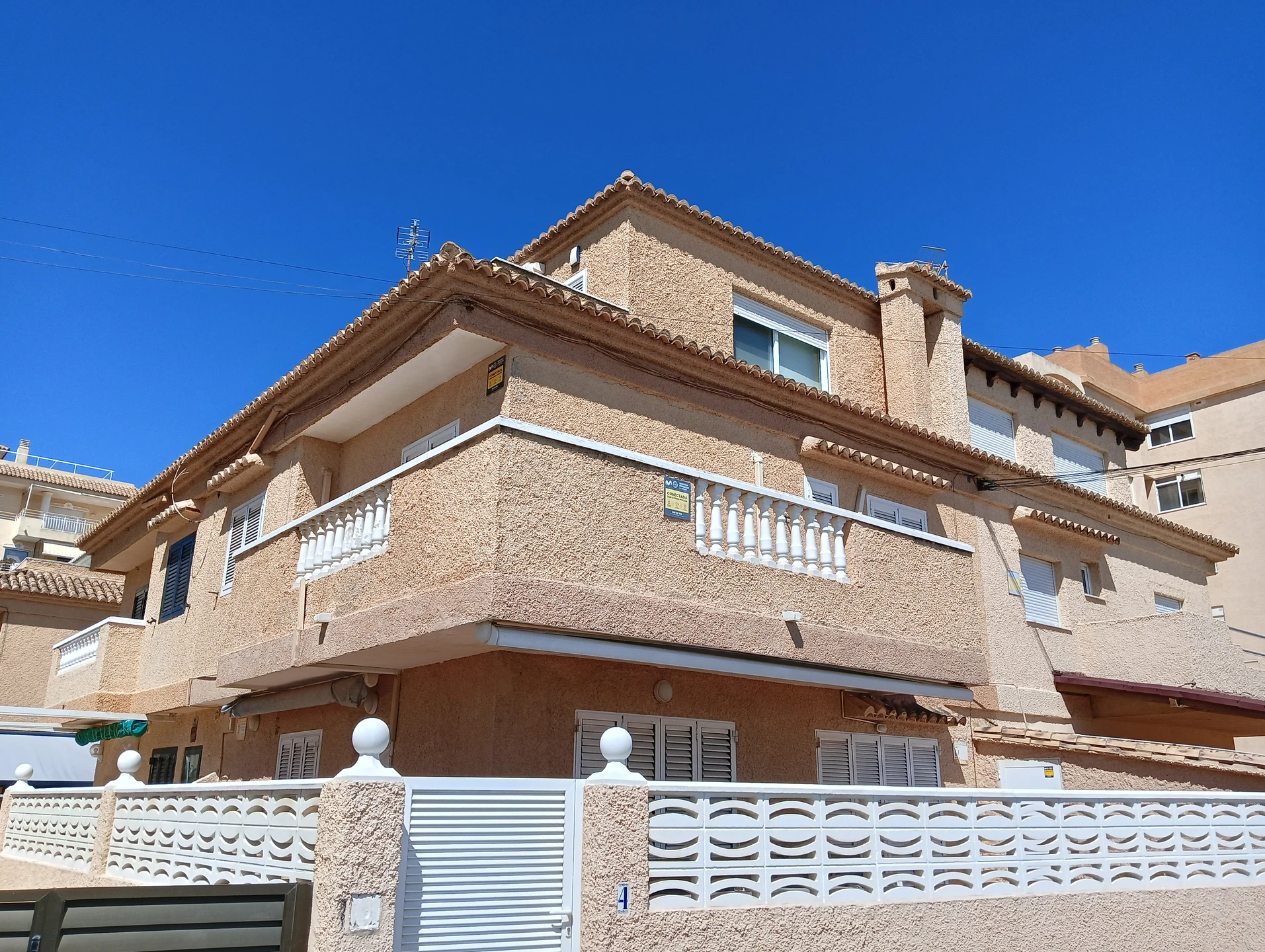 Exclusiva casa en primera línea de playa en El Perelló (Valencia), a sólo 30 minutos de la ciudad