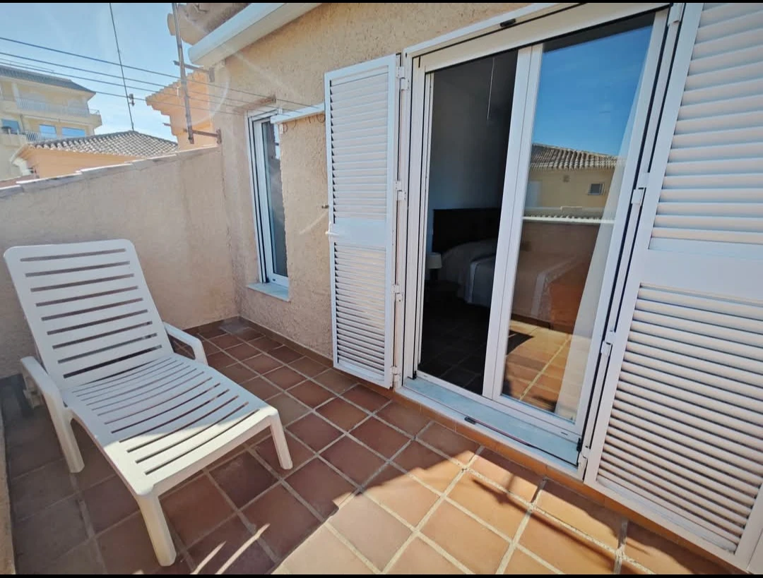Exclusiva casa en primera línea de playa en El Perelló (Valencia), a sólo 30 minutos de la ciudad