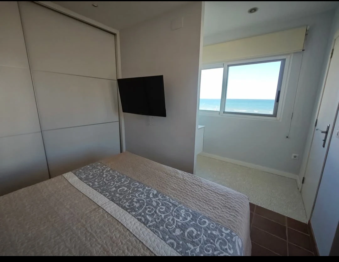 Exclusiva casa en primera línea de playa en El Perelló (Valencia), a sólo 30 minutos de la ciudad