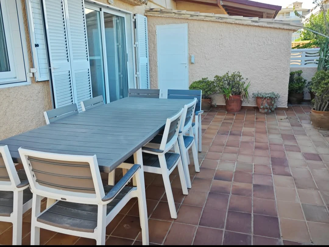Exclusiva casa en primera línea de playa en El Perelló (Valencia), a sólo 30 minutos de la ciudad