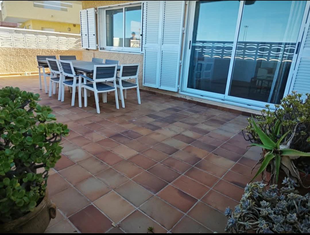 Exclusiva casa en primera línea de playa en El Perelló (Valencia), a sólo 30 minutos de la ciudad